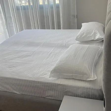 Eda Panoramic Apartmán Sarandë
